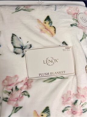 Lenox Butterfly Meadow King Plush Blanket, Floral Garden Bedding, 108x90 NWT